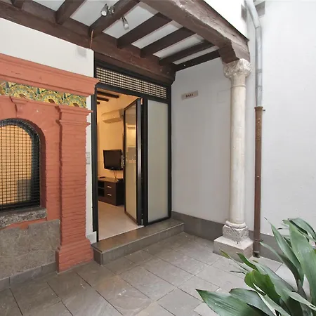 Apartment Inside Alhacaba *